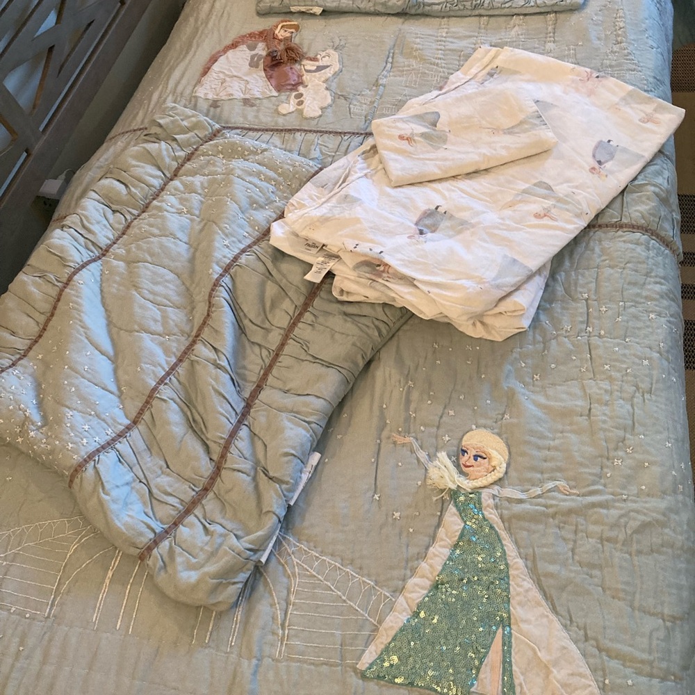 Pottery Barn Disney Frozen Twin Quilt and Sheet Set